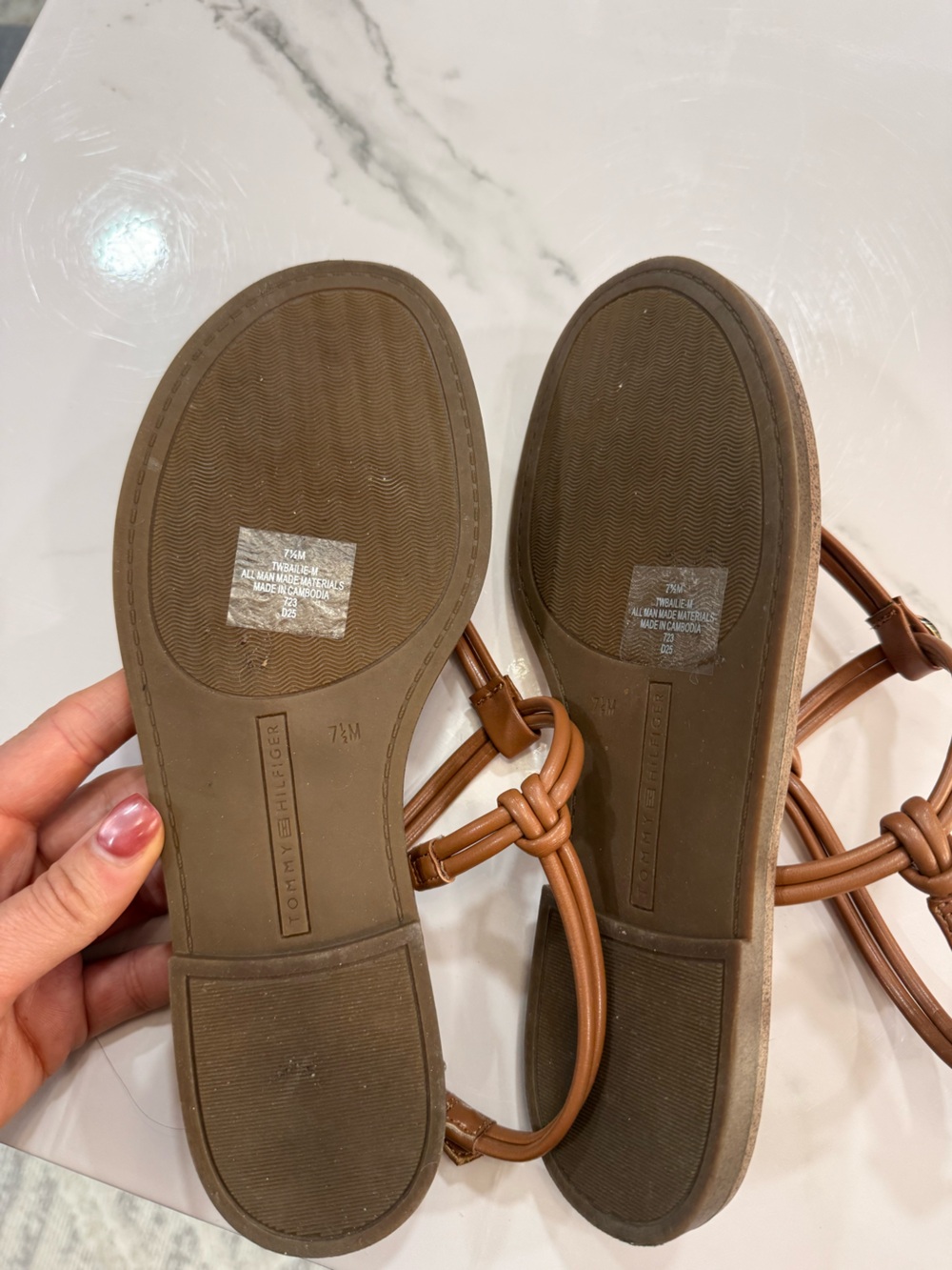 Tommy Hilfiger Cognac Brown Thong sandals 7.5 - Picture 3 of 3